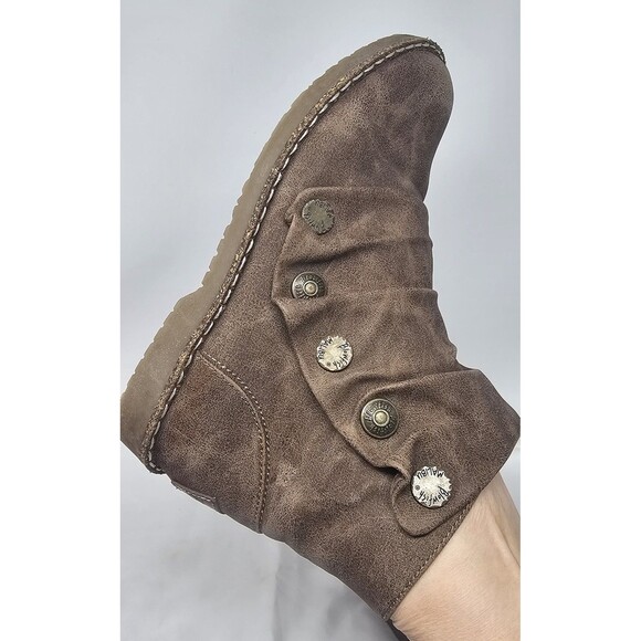 Blowfish Women's Malibu Cozy Up Vegan Ankle Boots Flat Size 8.5 Brown Buttons - Picture 3 of 13